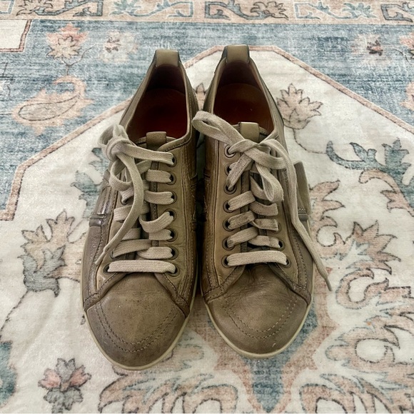 Burberry Low Top Leather Sneakers - Picture 5 of 16